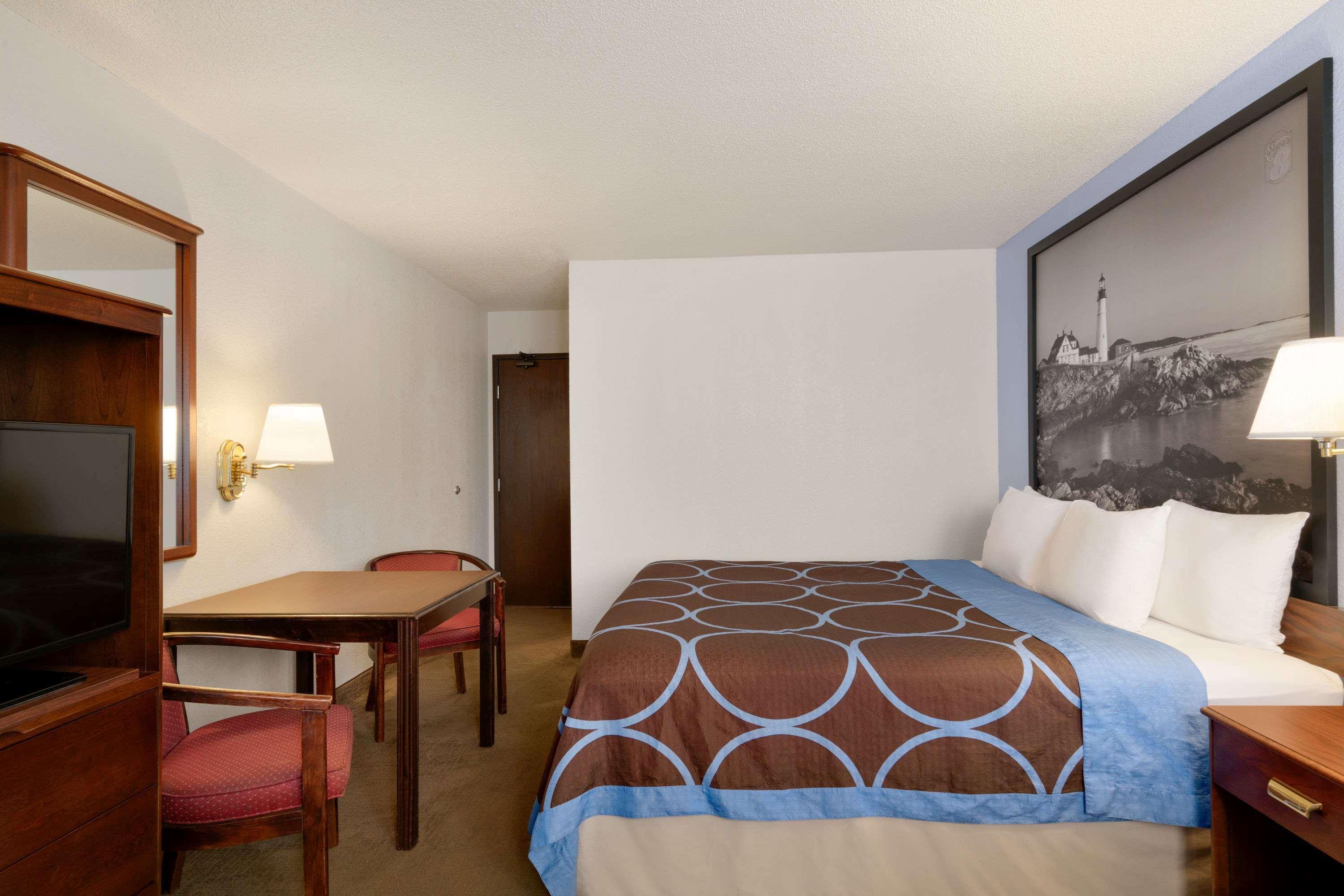 Super 8 By Wyndham Portland/Westbrook Area Hotel Exterior photo